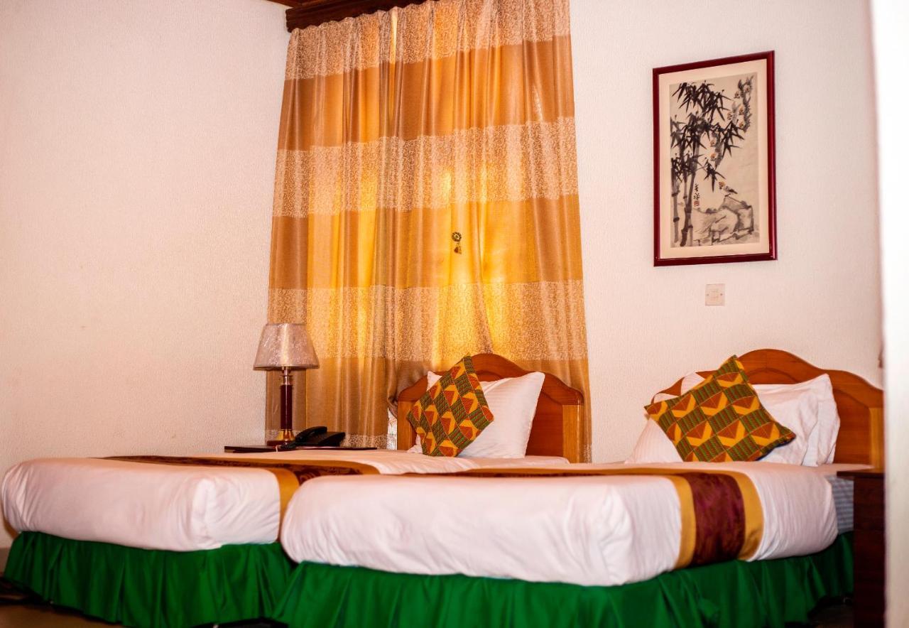 Royal Park Hotel Kumasi Bagian luar foto